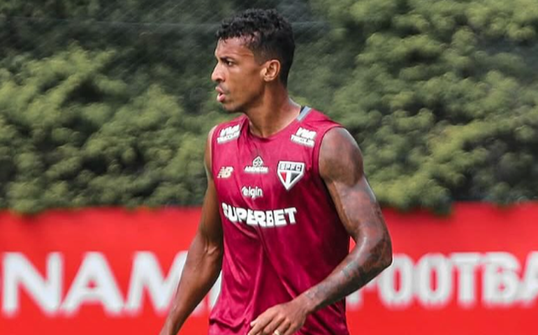 Luiz Gustavo faz primeiro treino técnico com o grupo do São Paulo após o tromboembolismo