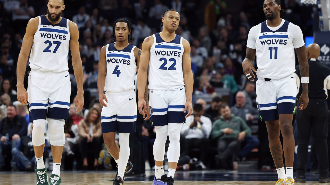 Wolves superam Spurs em duelo eletrizante; Knicks dominam 76ers na semifinal