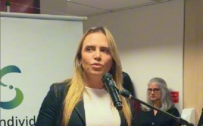 Aliada de Bolsonaro, vice-governadora do DF é vaiada em evento e recebe apoio de Lula