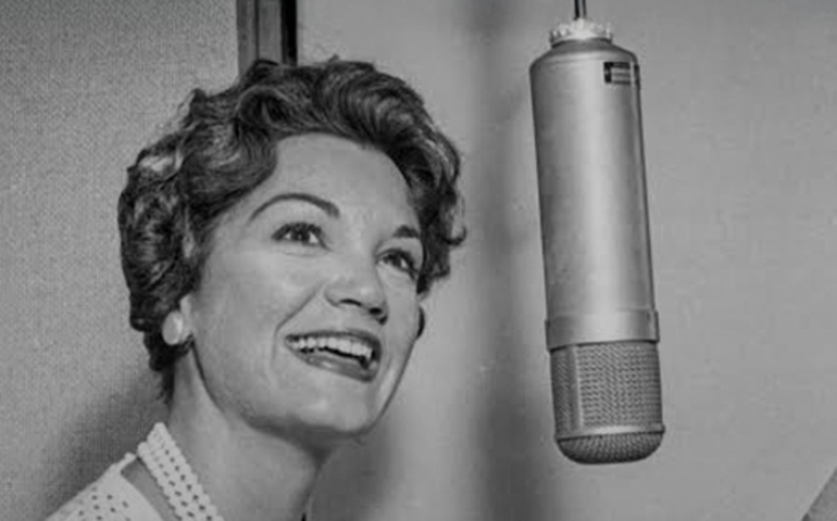 Connie Francis, cantora de Pretty Little Baby, morre aos 87 anos