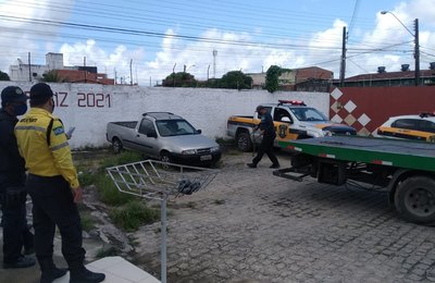 SMTT já removeu 75 veículos abandonados nas vias em 2021; população pode denunciar