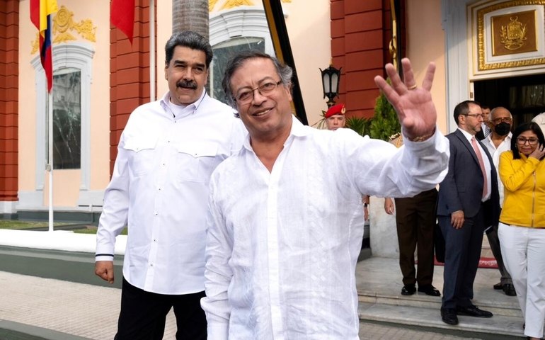 Petro e Maduro retomam diálogo após atritos por bloqueio de candidaturas da oposição na Venezuela