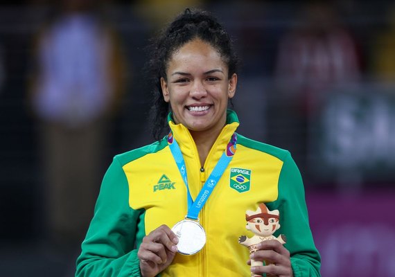 Classificada para Tóquio, Aline Ferreira concilia rotina de atleta e dirigente