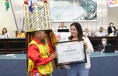 Mestre Edivar Vicente recebe a Comenda Lêdo Ivo