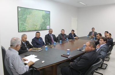 Teófilo sanciona lei do Dia do Evangélico e inclui data no calendário municipal de Arapiraca