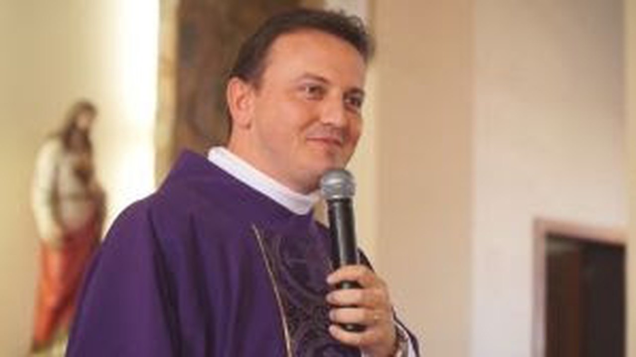 Padre Ezequiel fará live solidária no próximo domingo (10)