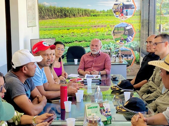 Mediação de conflitos: Iteral recebe agricultores acampados em São Sebastião