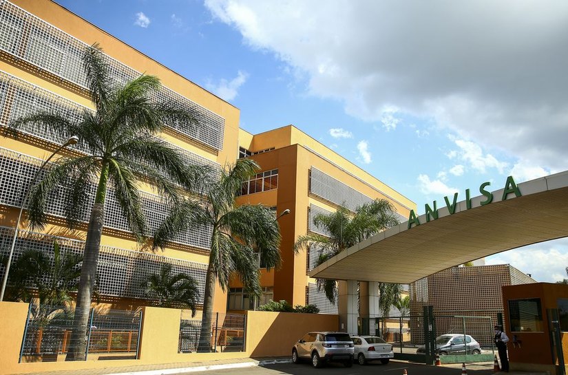 Anvisa recolhe lote do medicamento furosemida com suspeita de presença de caco de vidro