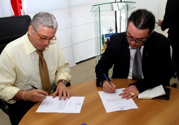 Governo assina autorização de concurso e construção do Campus