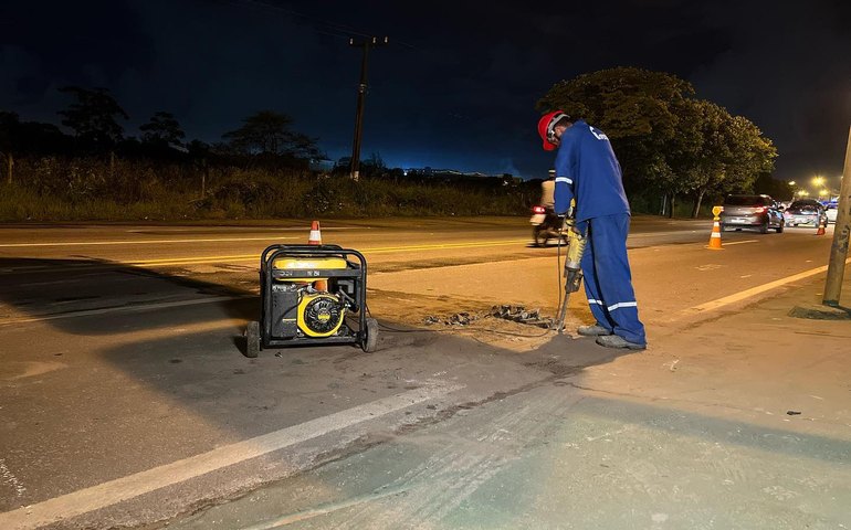 ALGÁS realiza obras noturnas em parte da Avenida Menino Marcelo, em Maceió