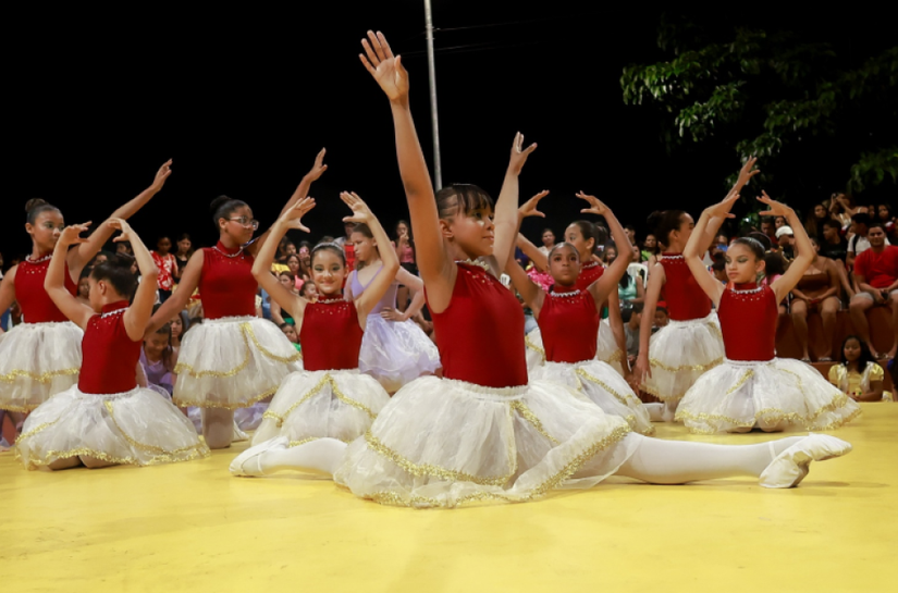 Lindas apresentações na primeira noite do Projeto Cultural EducArte encanta a comunidade de Luziápolis