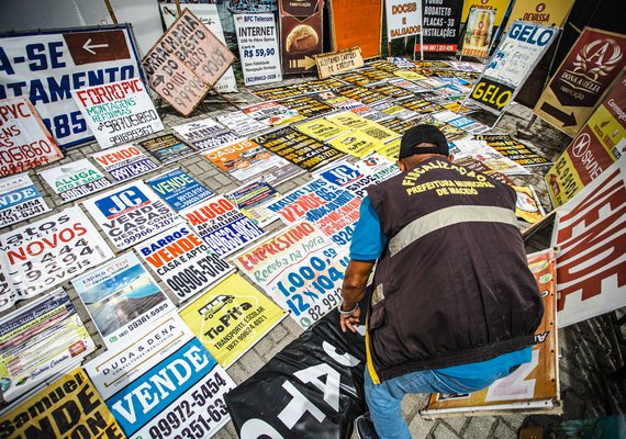 Em sete meses, Semsc apreendeu 5.514 peças publicitárias irregulares em Maceió