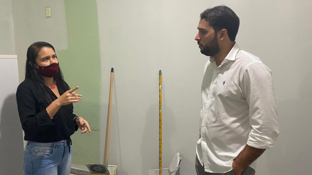 Prefeito e Secretária vistoriam andamento de obras na sede da Educação de Santana do Mundaú
