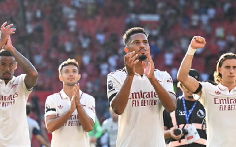 Com quatro brasileiros em campo, Arsenal vence United em Old Trafford pela Premier League