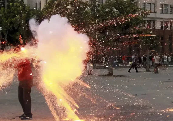 Justiça reduz pena de condenado por morte de cinegrafista em protesto