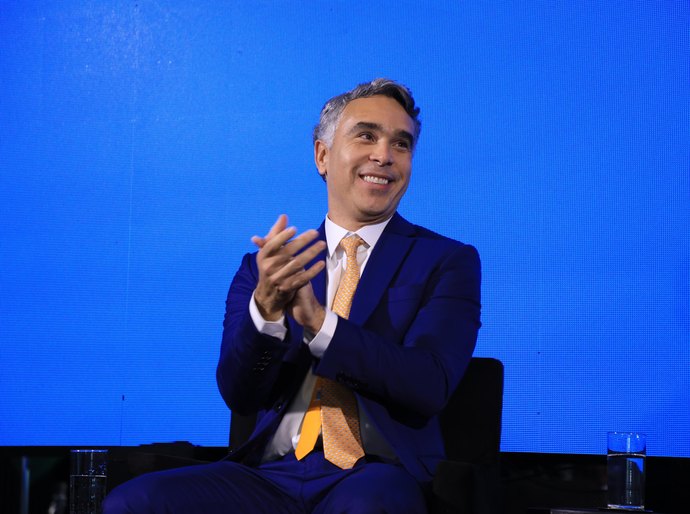 Deputado ﻿Rafael Brito comemora aprovação do novo Ensino Médio