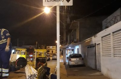 Prefeitura requalifica sinalização vertical em bairros da capital  