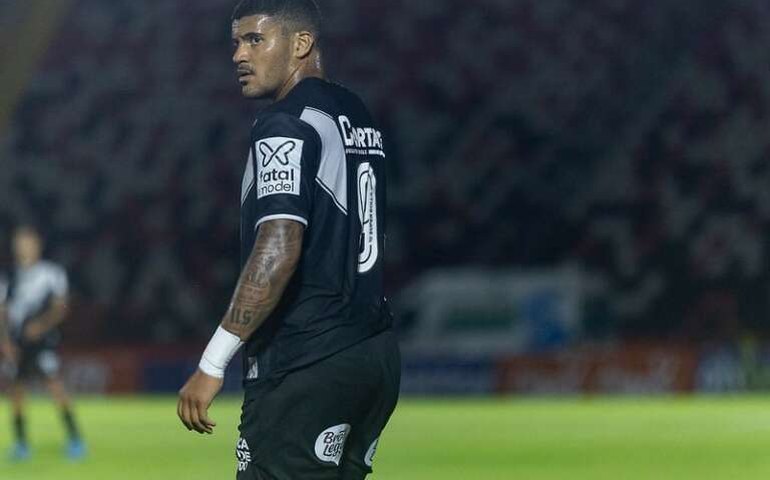 Jeh retorna após suspensão e técnico Brigatti pede 'pés no chão' à Ponte Preta