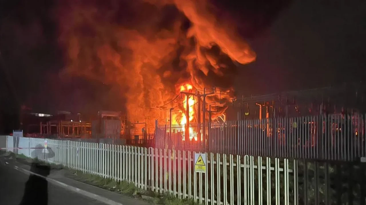 Aeroporto Heathrow, em Londres, ficará fechado nesta sexta-feira por causa de incêndio