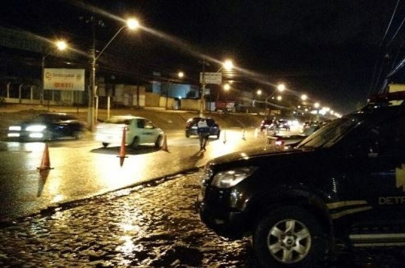 Operação Lei Seca prende 13 pessoas por embriaguez ao volante na capital