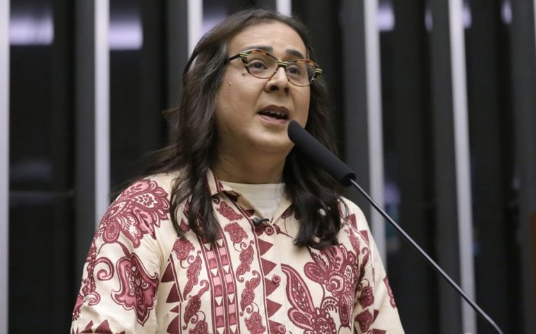 Comissão de Constituição e Justiça aprova permissão para propaganda eleitoral em duas línguas