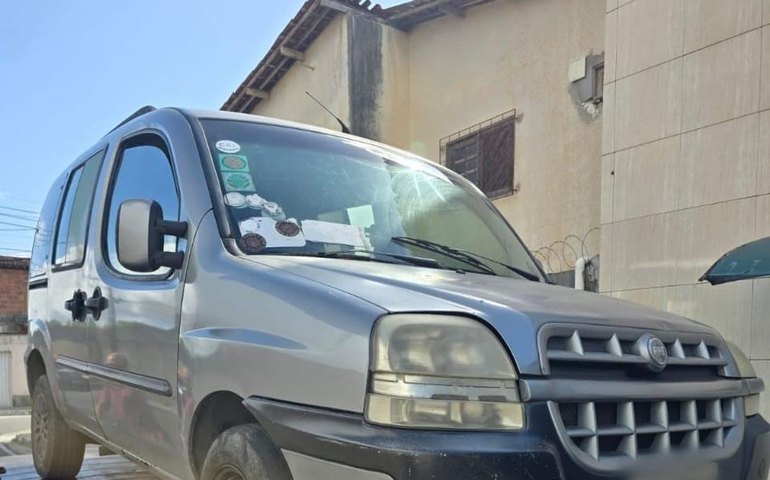 Suspeito de transporte irregular deixa crianças trancadas em veículo