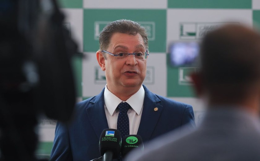 Deputados pedem urgência para votar anistia do 8 de janeiro