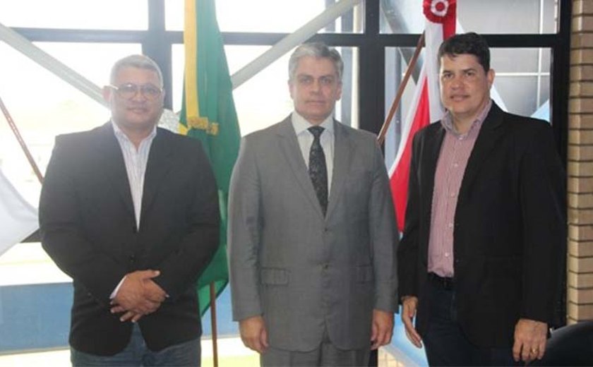 Diretores do Detran de Rondônia visitam sede do departamento de Alagoas