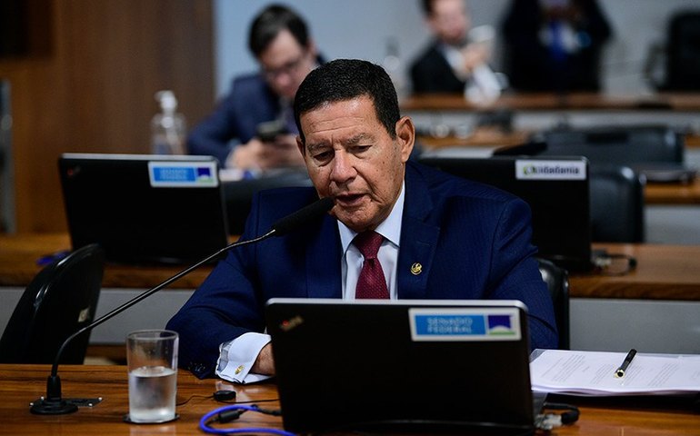 Mourão fala em 'condenações injustas' e apresenta projeto de lei para anistiar acusados pelo 8 de janeiro