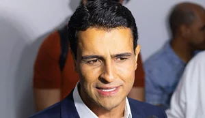 JHC cobra Renan sobre saúde e ironiza propostas com IA: “Agora tudo é inteligência artificial” - Foto: Vinícius Souza/TV Gazeta