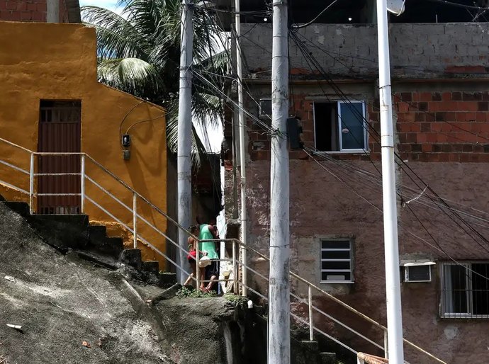 Pretos e pardos têm menos acesso à infraestrutura urbana que brancos