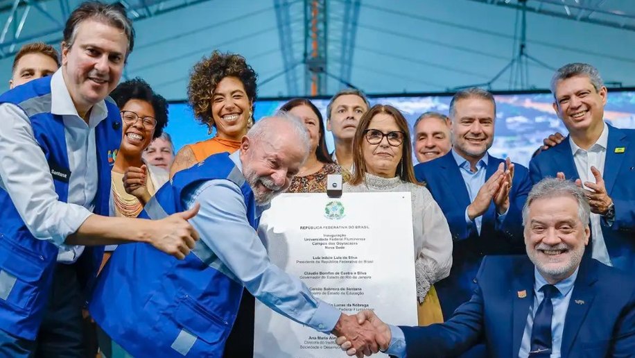 Lula inaugura prédios da UFF e anuncia edital para cursinhos populares