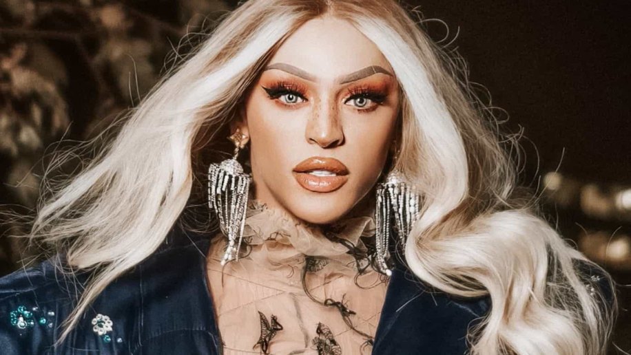 Pabllo Vittar recebe prêmio em Londres e chora ao falar da homofobia