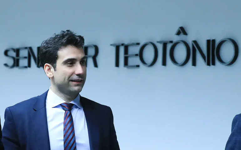 Galípolo: elevação da Selic no fim de 2024 tornou menos atrativo apostar contra o real