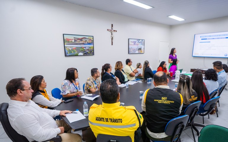 Prefeito Luciano coordena reunião para socialização do Plano Municipal da Infância