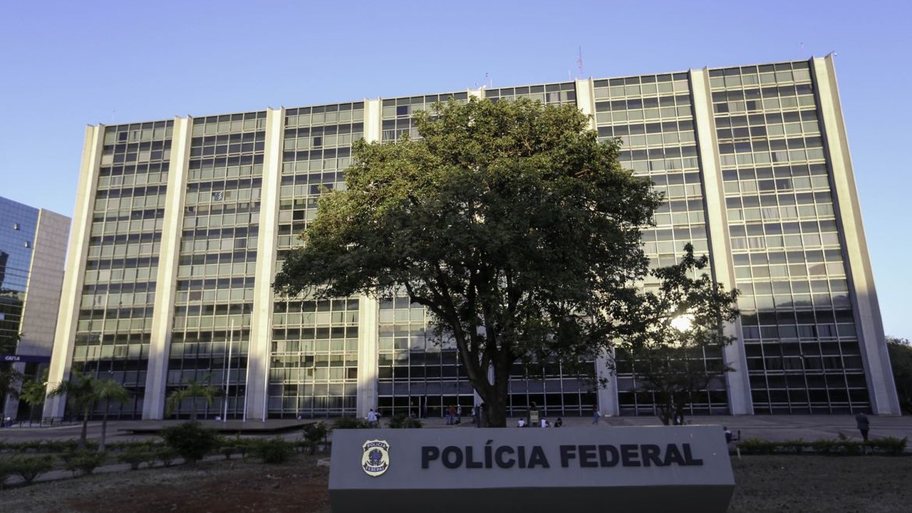 Polícia Federal faz operação para conter lavagem de dinheiro do PCC