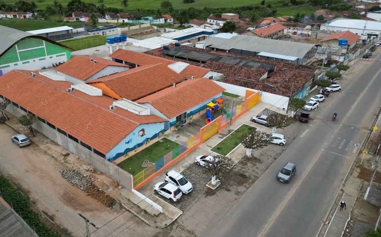 Mais ampla, moderna e tecnológica Escola Municipal Peixinho Dourado em entregue à população de Lagoa da Canoa