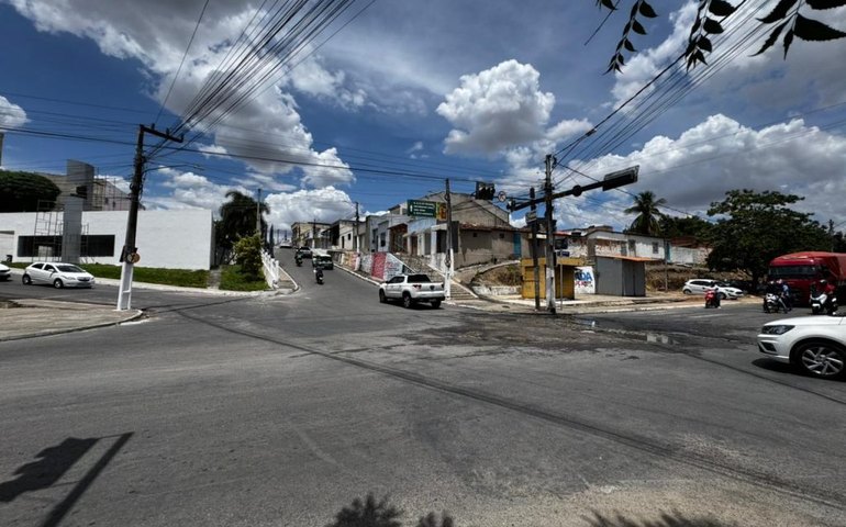 SMTT de Arapiraca informa desvio temporário para obras de drenagem e asfalto
