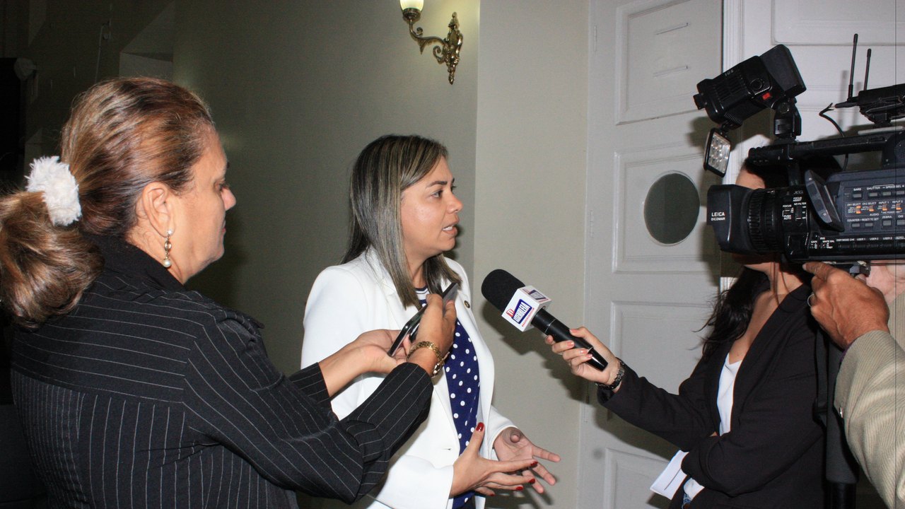 Flavia Cavalcante apresenta indicação para construção de Casas de Passagens para mulheres vítimas de violência
