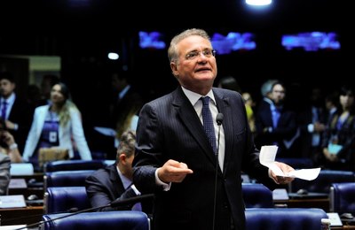 Em vídeo, Renan relembra atuação como relator do Bolsa Família 