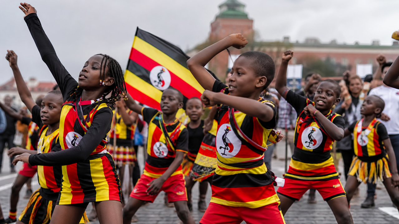 Da Copa do Mundo a Moscou: crianças ugandenses cheias de energia agitam Moscou durante a Cúpula Rússia-África