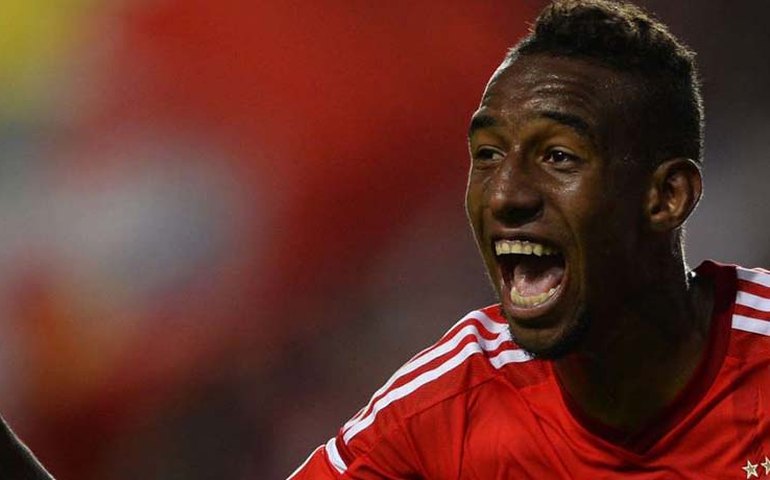 Três grandes brasileiros disputam meia do Benfica
