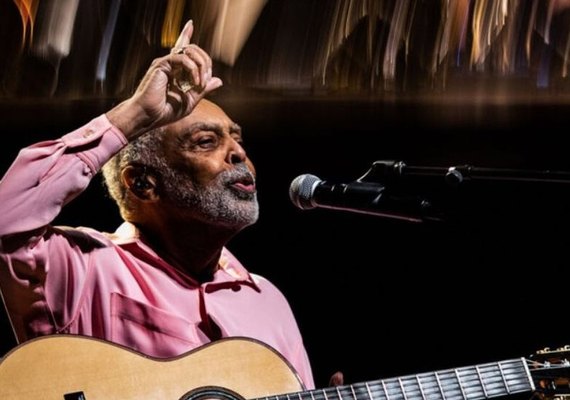 Gilberto Gil é homenageado na Uerj por contribuições culturais ao país