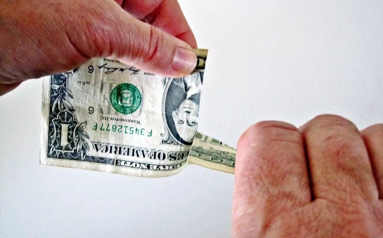 Dívida dos EUA supera 100% do PIB e juros atingem maior nível em 20 anos