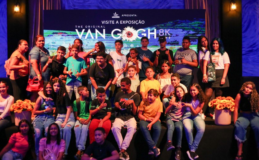 Exposição 'Van Gogh Live 8k' cativa estudantes da rede pública de Maceió