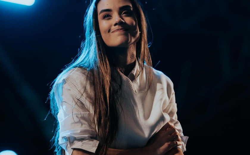 Cantora Gospel Isadora Pompeo atualiza estado de saúde após desmaiar durante show