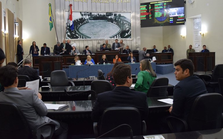 Aprovado, em 1º turno, projeto de lei que fixa subsídios dos integrantes da carreira do nível médio da Uneal