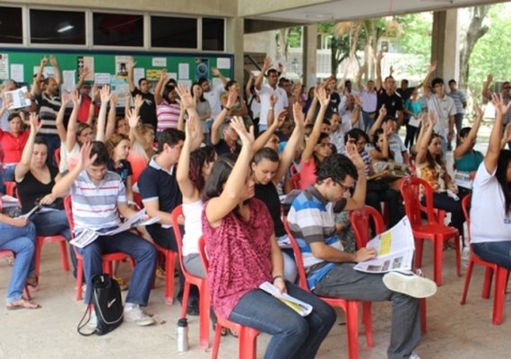 Por 116 votos a favor e 47 contra, servidores da Ufal  decidem aderir à greve nacional