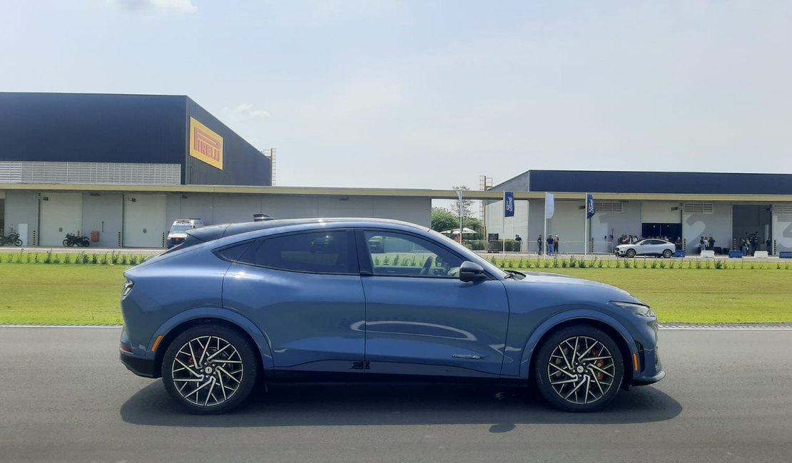 Ford apresenta o familiar e elétrico Mustang Mach-E