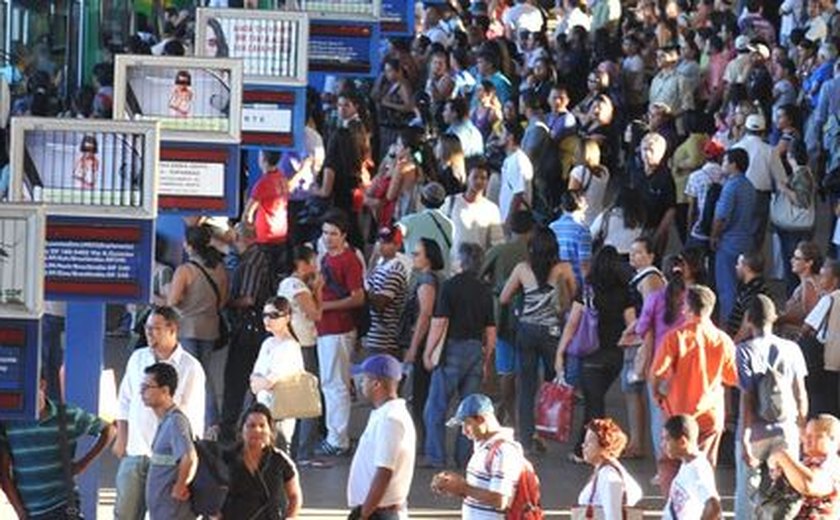 Motoristas e cobradores param terminais de SP e pedem segurança